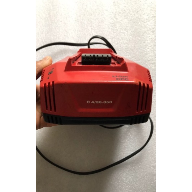 Cargador Rápido Multivoltaje C - Power Tools Voltage reseña y precio